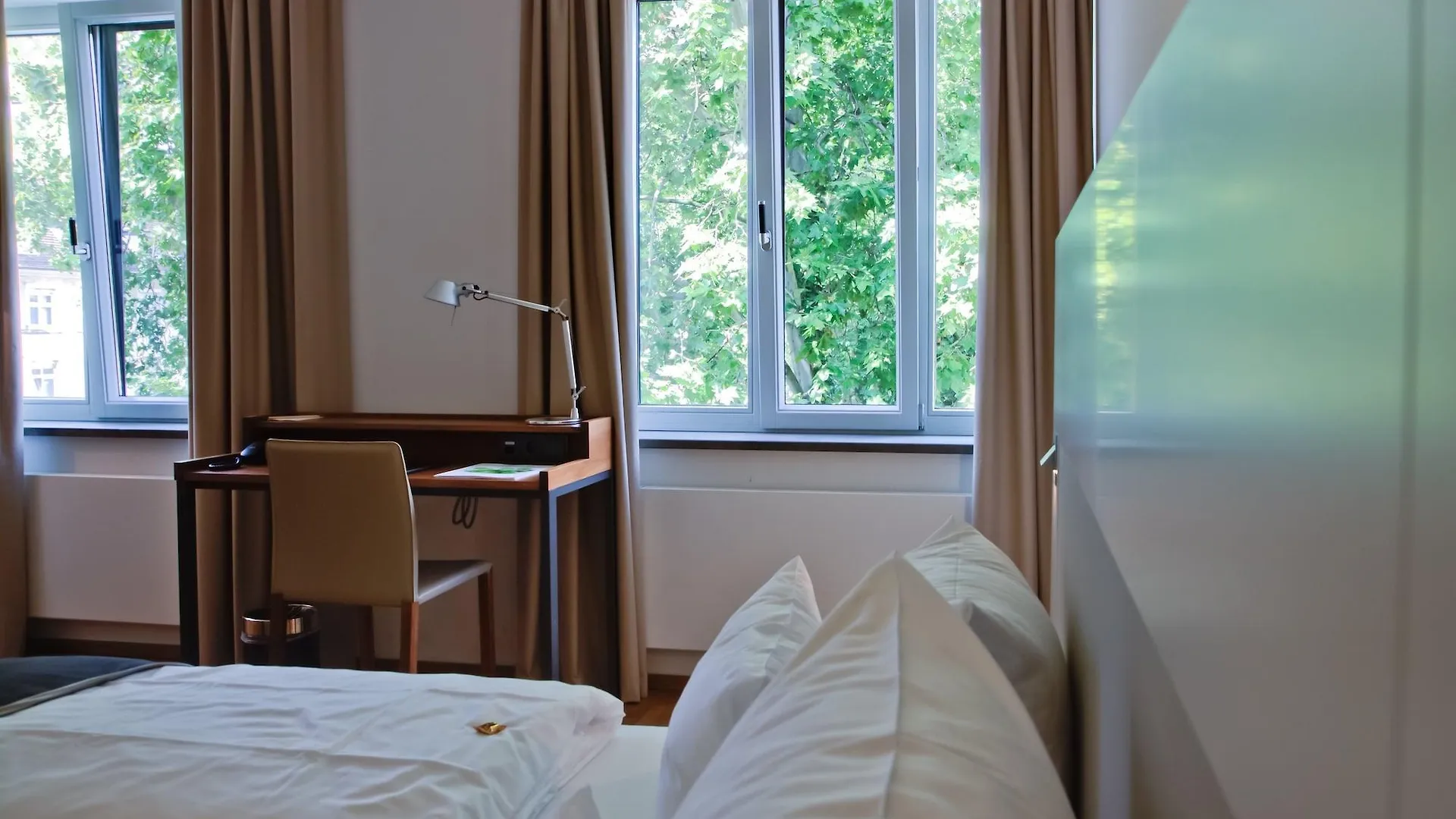 Qube Hotel Bergheim Heidelberg Almanya