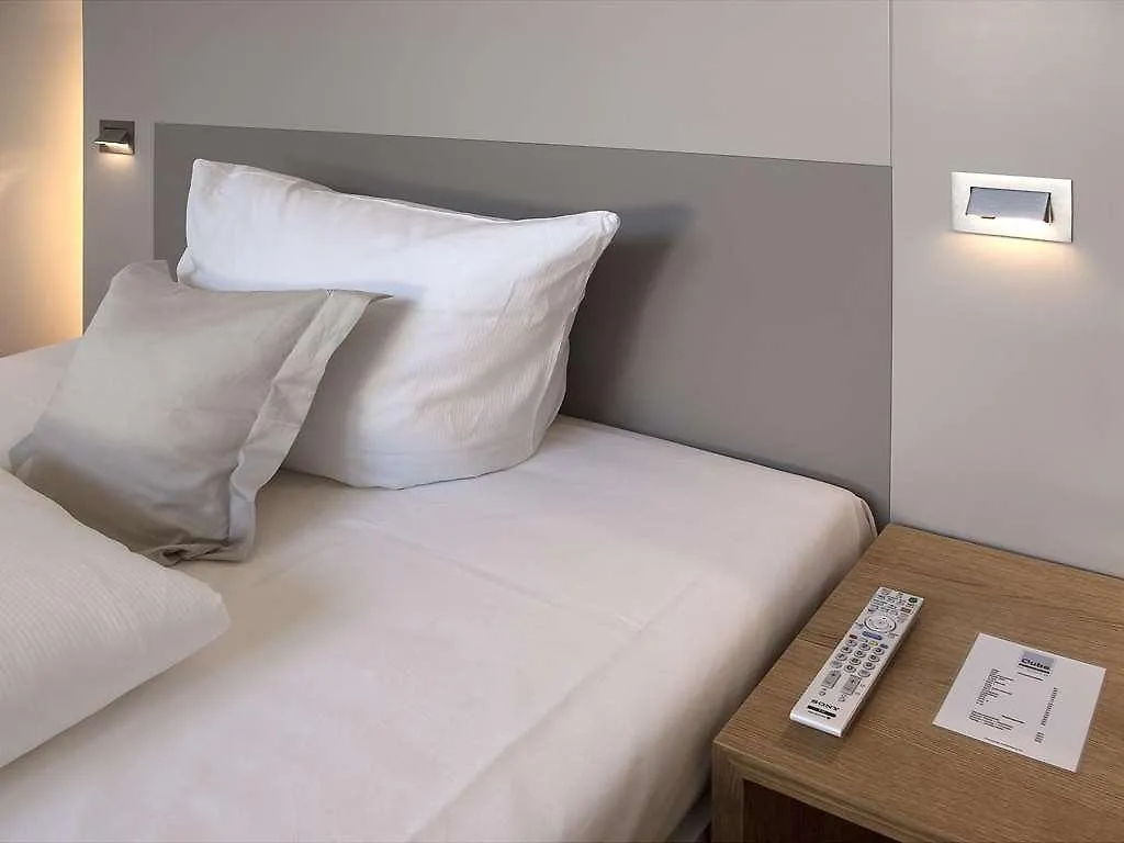 Qube Hotel Bergheim Heidelberg 4*,  Almanya